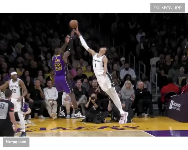 文班亚马对阵爵士半场送出8次封盖，追平个人生涯纪录